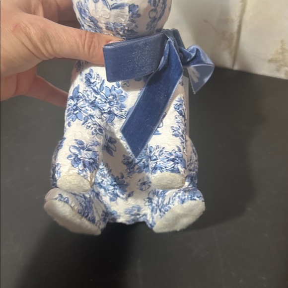 Bunny & Bean blue and white floral cloth bunny decor - Picture 4 of 4